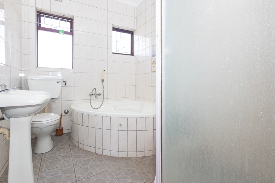4 Bedroom Property for Sale in Ferndale Western Cape
